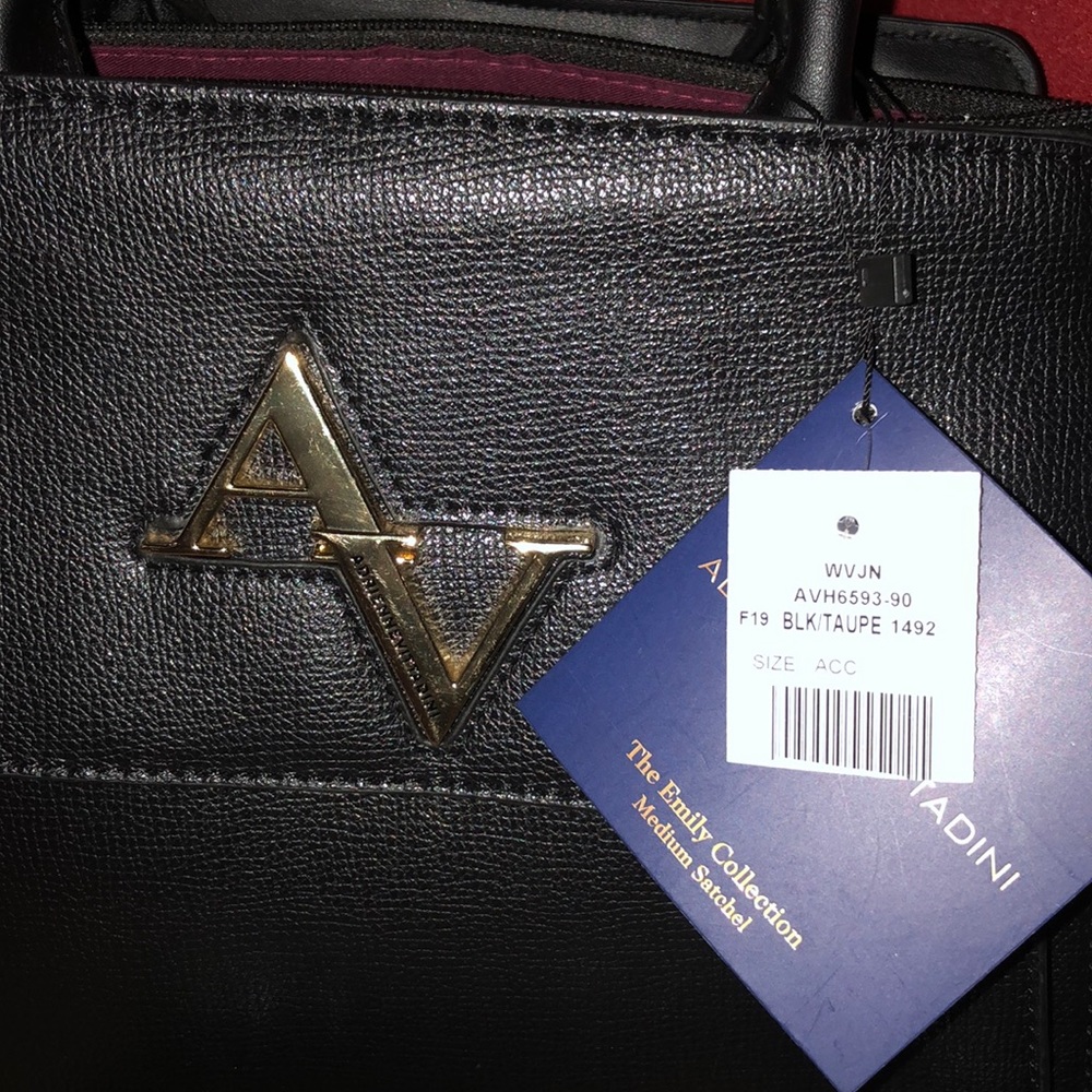 👜ADRIENNE VITTADINI👜TRAPUNTO LATCH SATCHEL👜 - Picture 7 of 8
